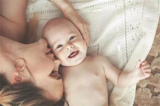 母乳檢測儀意義重大，母乳喂養(yǎng)健康成長